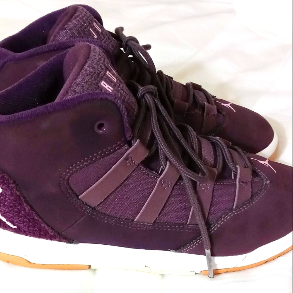 Jordan Max Aura Shoes Size 2Y